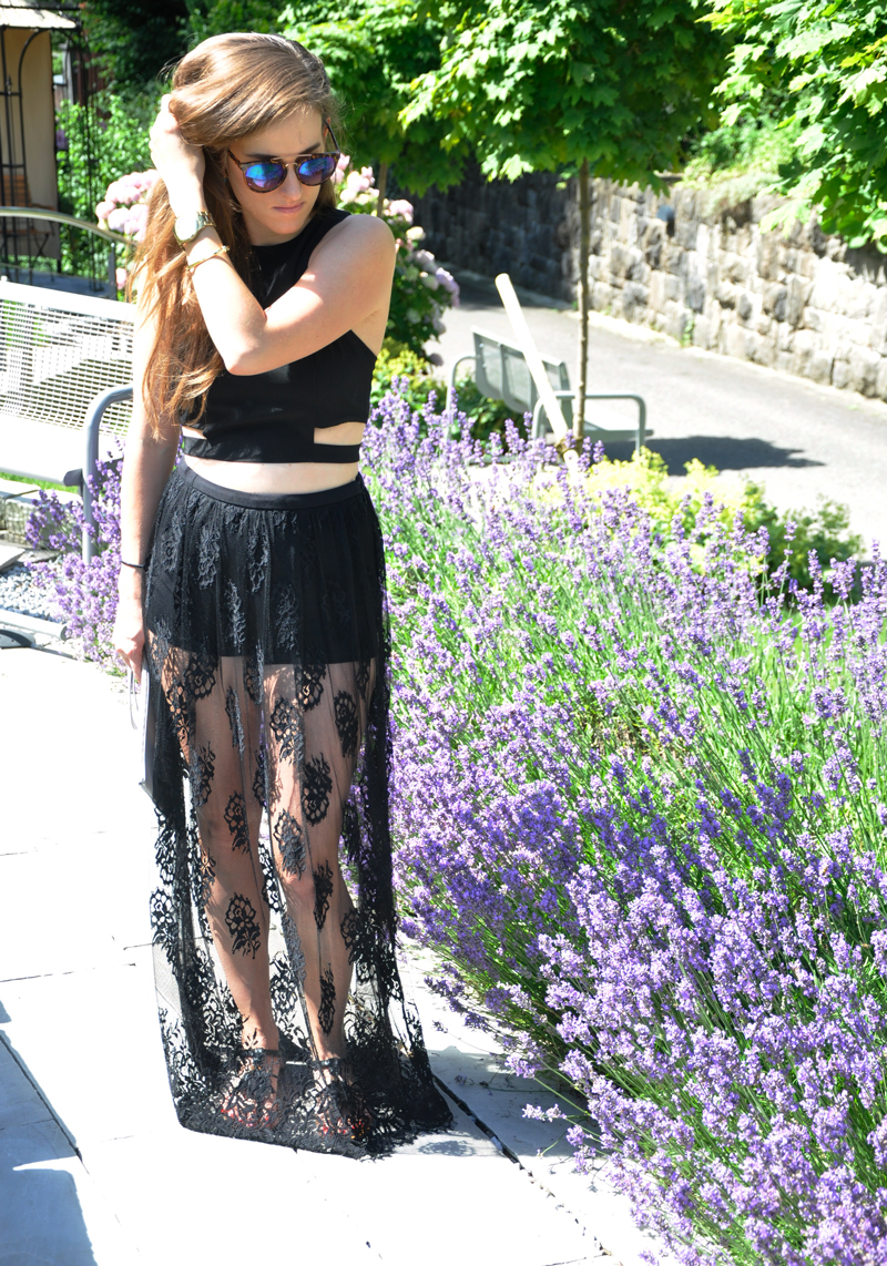 Black transparent skirt from Forever 21 with a black cropped top also from Forever 21. The clutch is from Fossil and the sunglasses from a fleamakret. A gold watch from guess and the finger-rings were a gift.