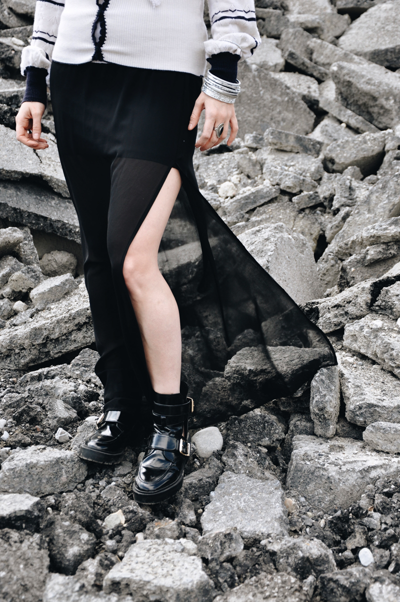 Fashionblogger, Andrea Steiner von Strawberries 'n' Champagne trägt eine Cashmere Jacke und Top von Miriam Silder Collection, dazu ein Rock von H&M und Schuhe Von River Island.