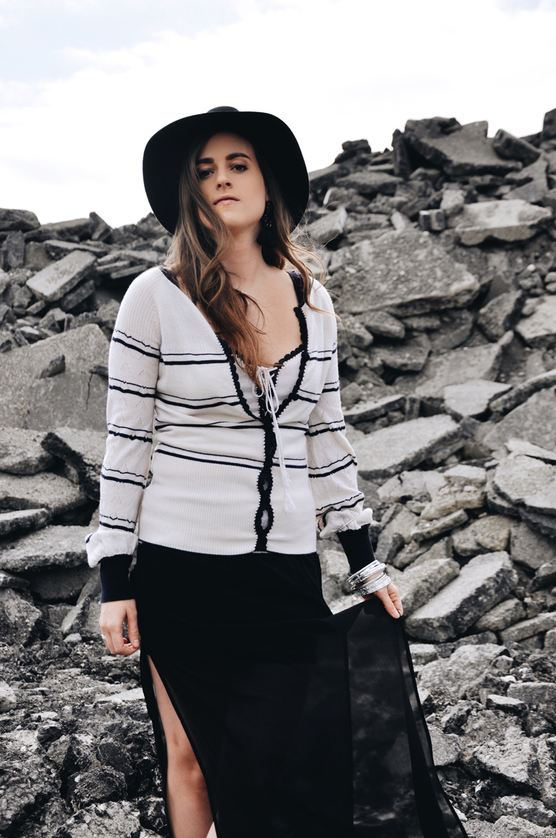 Fashionblogger, Andrea Steiner von Strawberries 'n' Champagne trägt eine Cashmere Jacke und Top von Miriam Silder Collection, dazu ein Rock von H&M und Schuhe Von River Island.