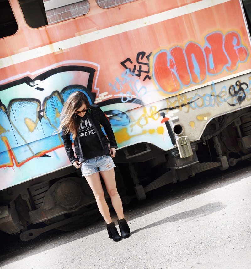 Fashionblogger, Andrea Steiner from Strawberries 'n' Champagne hast the Look Wild meets Glamour - Andrea wear a jacket form Miriam Silder Collection with jeans shorts from Forever 21 and a AC/DC Shirt from H&M. She combine it with boots from Buffalo and a sunglasses from VIU.
