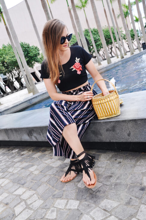 Andrea Steiner vom Mode Blog Strawberries n Champagne trägt ein casual Look in Hong Kong.