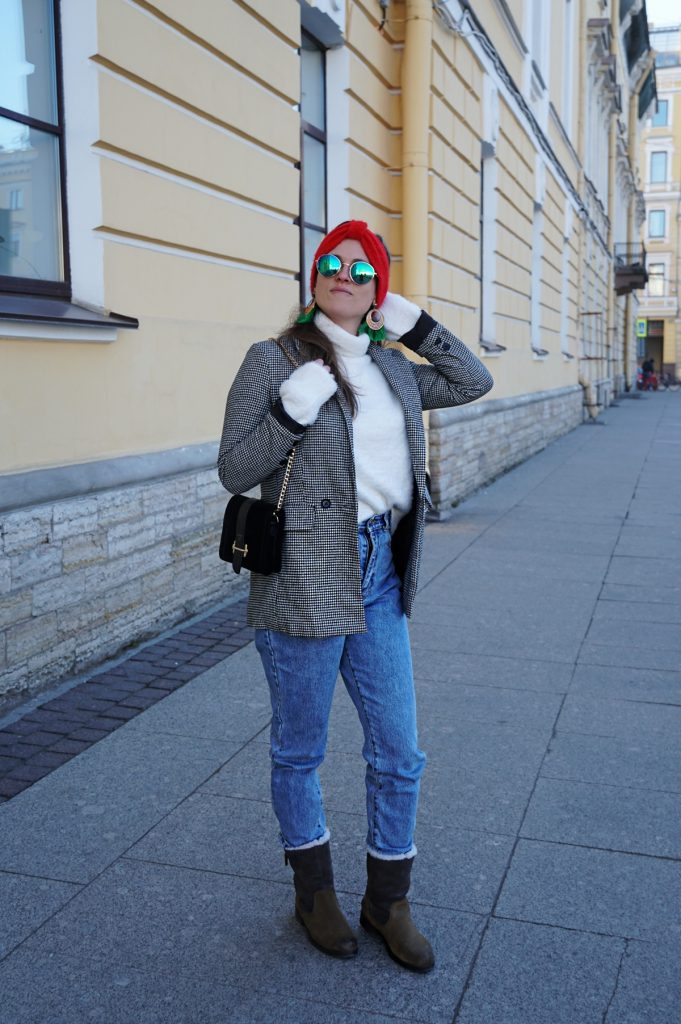 Andrea Steiner from fashion blog Strawberries 'n' Champagne based in Switzerland shows you how to wear your favorite blazer in a casual way