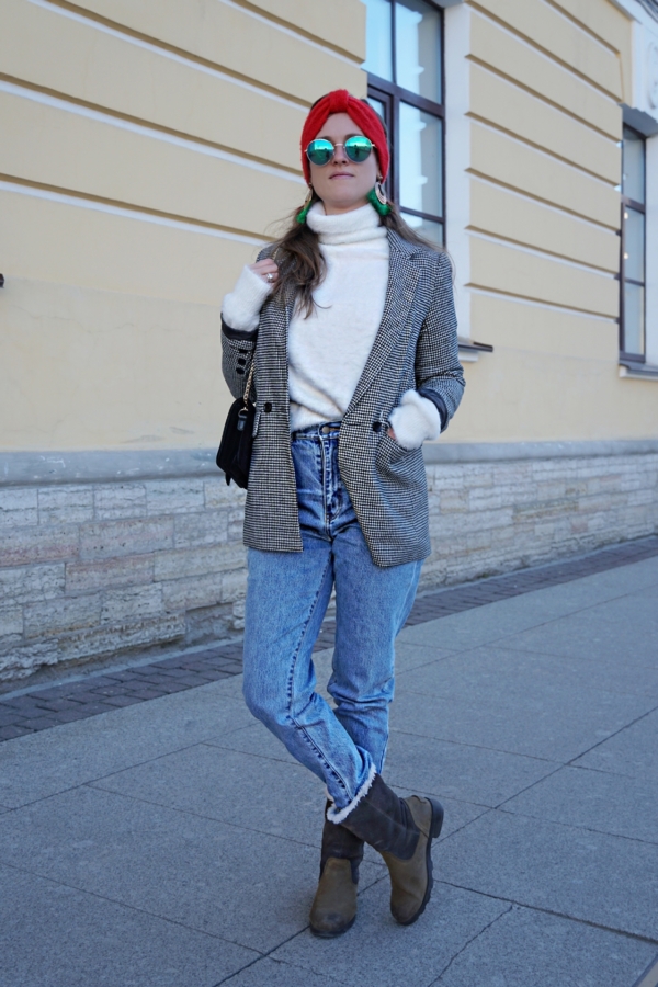 How to wear your favorite blazer in a casual way