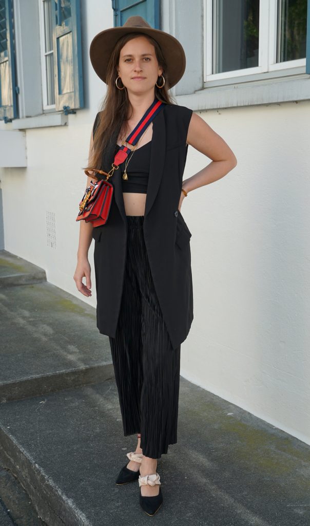 Andrea Steiner von Strawberries 'n' Champagne based in Switzerland is wearing a waistcoat for summer. One of the big trends in 2020.