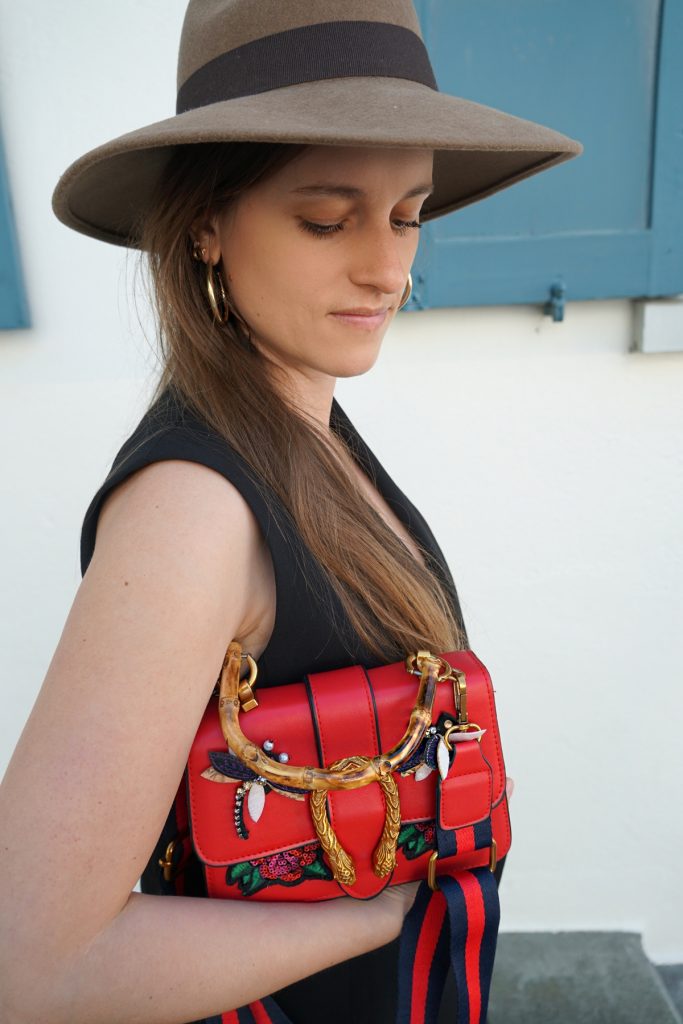 Andrea Steiner von Strawberries 'n' Champagne based in Switzerland is wearing a waistcoat for summer. One of the big trends in 2020.