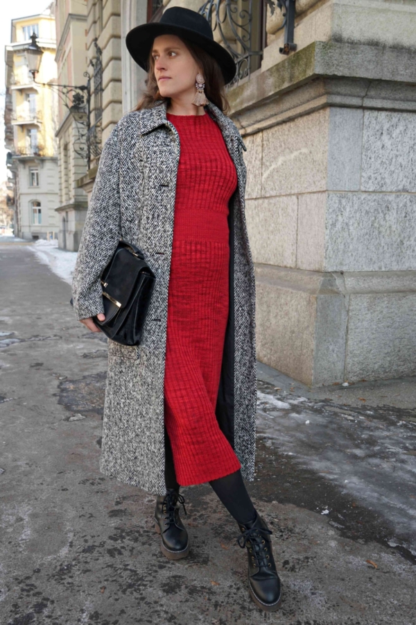 Trend with future potential – knitted dress and oversize coat