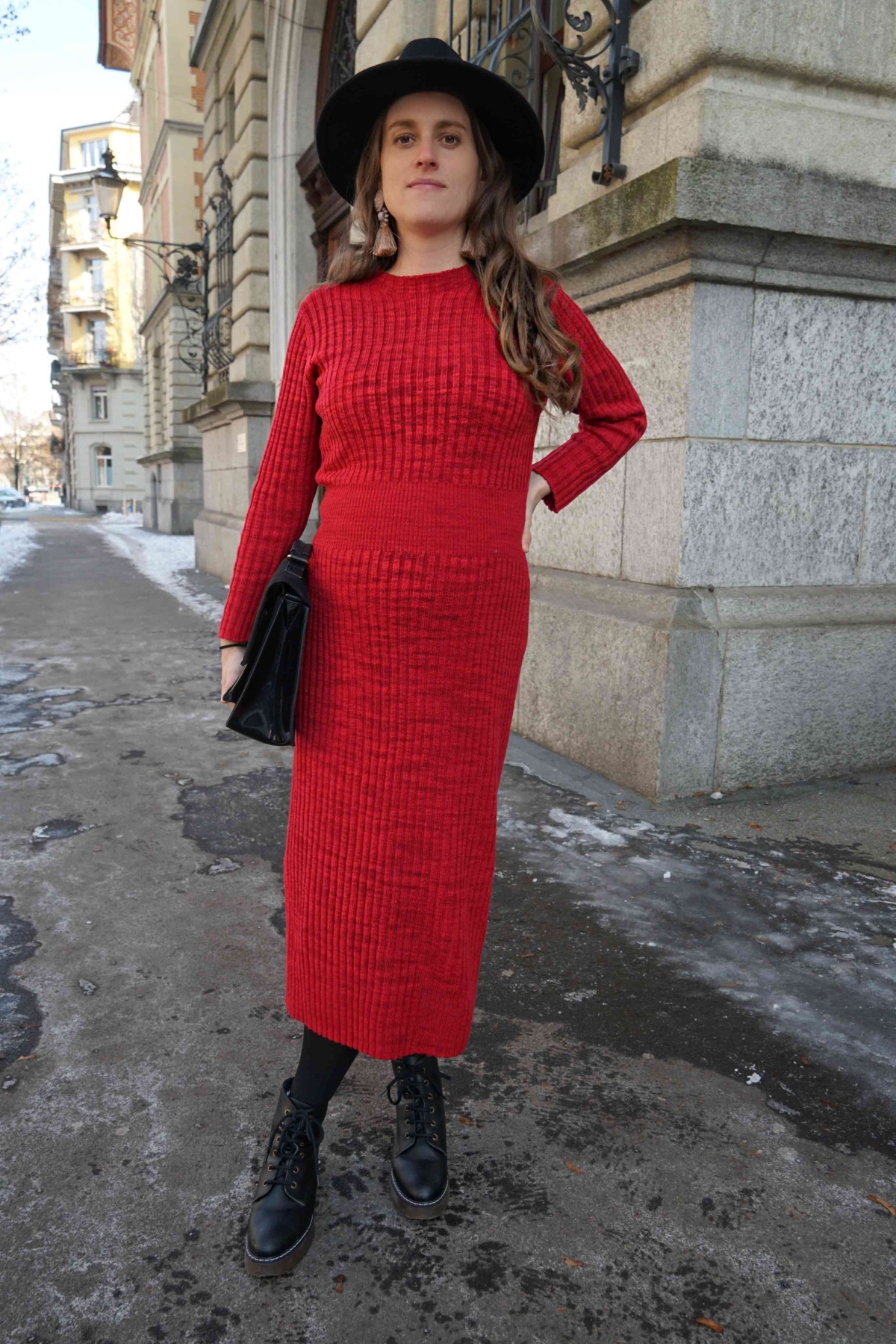 Andrea Steiner from sustainable fashion blog Strawberries 'n' Champagne is wearing a knitted dress and a wool coat of hessnatur.